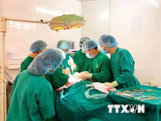 Phẫu thuật khối u nặng gần 3kg trong ổ bụng cụ bà 93 tuổi