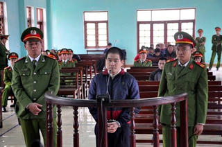 Trùm ma túy Tàng Keangnam tiếp tục hầu tòa