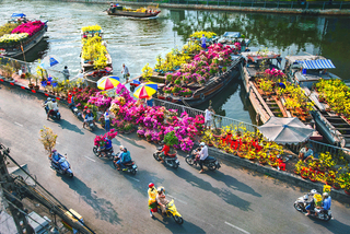 Thi ảnh nghệ thuật chợ hoa Tết 'Trên bến dưới thuyền'