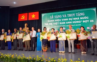 TP HCM trao tặng và truy tặng danh hiệu Bà mẹ Việt Nam anh hùng