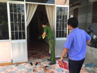 Chồng tâm thần bất ngờ đâm vợ tử vong