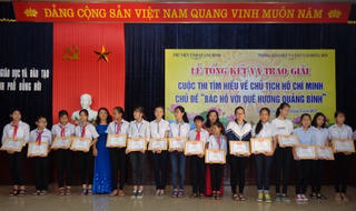 Trao giải Cuộc thi ‘Bác Hồ với quê hương Quảng Bình’