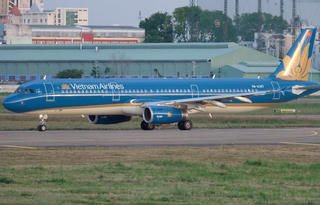 Máy bay Vietnam Airlines chuyển hướng hạ cánh khẩn để cấp cứu khách