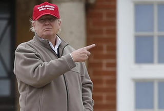 Tỉ phú Donald Trump sa thải cố vấn tranh cử?