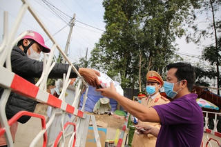 Công an Vĩnh Phúc lên danh sách người nước ngoài để kiểm soát Covid-19