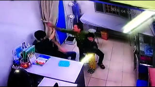Dùng bạo lực với bác sĩ: Hành vi không thể dung thứ