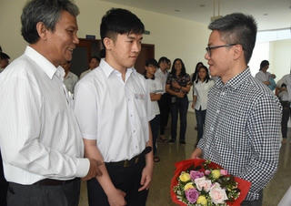 GS Ngô Bảo Châu nói chuyện với học sinh ở Bà Rịa - Vũng Tàu