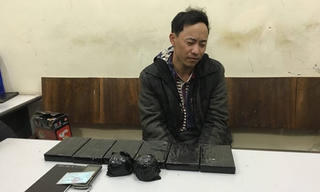 Bắt 1 người Lào vận chuyển 6 bánh heroin