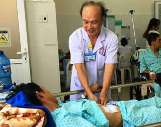 Người đàn ông bị thủng lá lách vì ngậm tăm đi ngủ