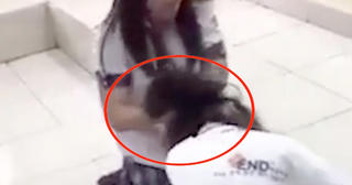 TP HCM: Nữ sinh lớp 10 đánh bạn dã man ngay giữa lớp học