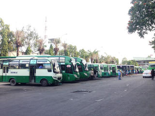 Loay hoay tìm bến đậu xe buýt