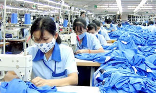 Nâng cao đời sống tinh thần cho người lao động trong KCN(*)