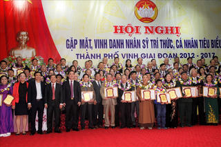 Nghệ An vinh danh 87 nhân sỹ trí thức, cá nhân tiêu biểu