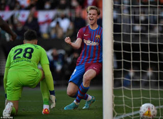 Thắng 4-1 trước Valencia, Barcelona trở lại top 4 La Liga