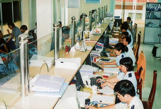 Cò dịch vụ  và phí bôi trơn