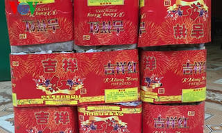 Giấu 38 kg pháo trong vỏ chăn đi tiêu thụ