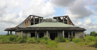 Công trình tiền tỷ bỏ hoang