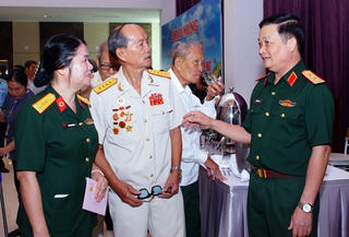 TP Hồ Chí Minh: Gặp mặt cán bộ cao cấp quân đội nghỉ hưu