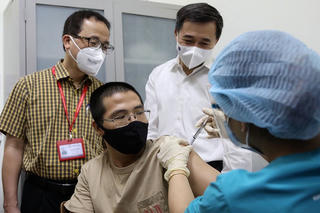 Tuyền tình nguyện viên tham gia thử nghiệm vaccine Covid-19 ARCT-154 giai đoạn 2 và 3a