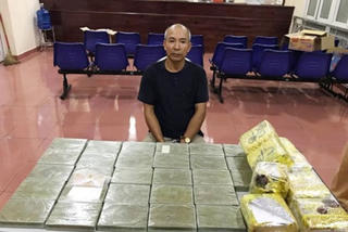 Mật phục ở trạm thu phí để bắt ông trùm cùng 28 bánh heroin và 8 kg ma túy đá