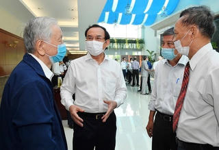 Lãnh đạo TP Hồ Chí Minh gặp gỡ cán bộ cao cấp nghỉ hưu
