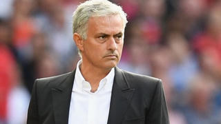 MU trói chân HLV Mourinho bằng lương 'khủng'