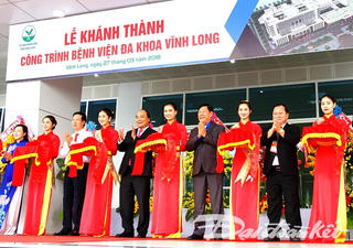 Thủ tướng cắt băng khánh thành Bệnh viện Đa khoa Vĩnh Long