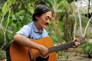 Con trai nghệ sĩ Giang Còi: 'Ba tôi muốn được chôn với cây đàn guitar'