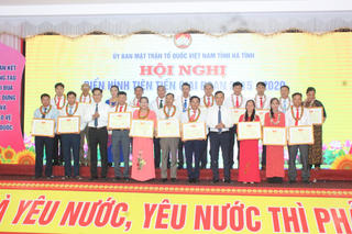 Những bông hoa đẹp trong ngôi nhà Mặt trận Hà Tĩnh