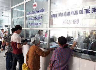 Có được cùng lúc sử dụng hai thẻ BHYT không?