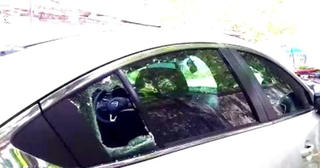 Tạm giữ hình sự hai đối tượng đập kính ôtô, trộm cắp tài sản