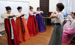 Mỗi năm có 6.000 cô dâu Việt đến Hàn Quốc