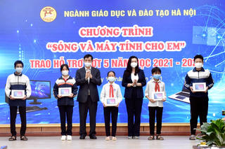 Hà Nội: Thêm 500 học sinh được tặng thiết bị học trực tuyến
