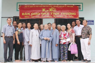Vĩnh Long: Tặng nhà tình thương cho người nghèo
