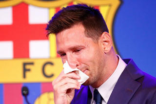 [VIDEO] Messi không cầm được nước mắt khi chia tay CLB Barcelona