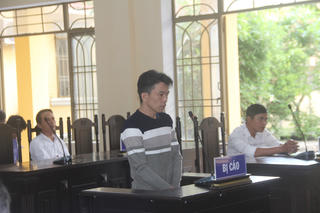 Quảng Nam: Kẻ cầm rựa chặt vợ bị lãnh án 8 năm tù