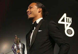 Virgil van Dijk giành giải Cầu thủ hay nhất Premier League từ PFA