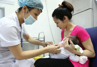 Hà Nội: Ngày 3-2 tiêm chủng vaccine dịch vụ Pentaxim đợt 2
