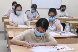 [ẢNH] Thí sinh tự tin bước vào ngày thi tốt nghiệp THPT đầu tiên