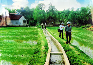 Tặng công trình phúc lợi cho các xã nông thôn mới