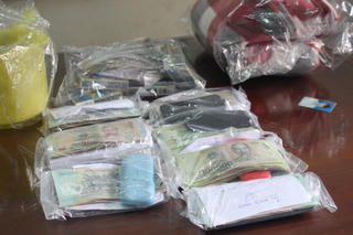 Phát hiện 7 con bạc sát phạt ngay trong nhà bếp