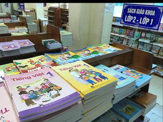 Sách giáo khoa: Có thể mua qua mạng