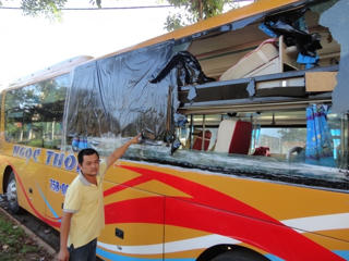 Tái diễn tình trạng ném đá xe khách ở Đắk Lắk, tạm giữ 3 thiếu niên