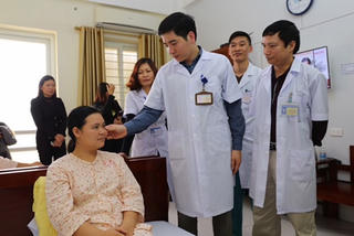 Mổ cấp cứu tại nhà cứu sống sản phụ