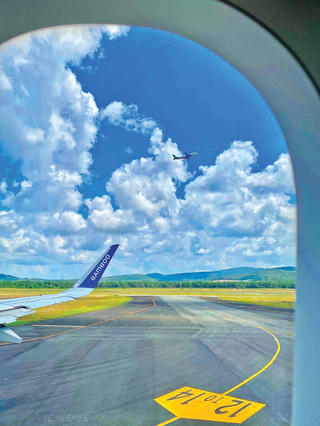 ‘Mở cửa’ bầu trời