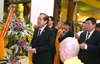 Phó Thủ tướng Thường trực Trương Hòa Bình viếng Hòa thượng Thích Chơn Thiện
