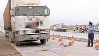 Kiến nghị tiếp tục thí điểm kiểm soát xe quá tải