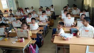 Trẻ con học đâu phải để cho người lớn khoe khoang