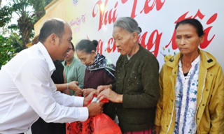 Mặt trận quận, huyện của Đà Nẵng nỗ lực vì người nghèo