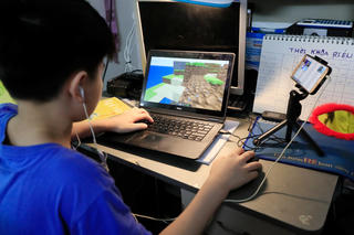 Giảm nghiện game online cho con bằng cách nào?